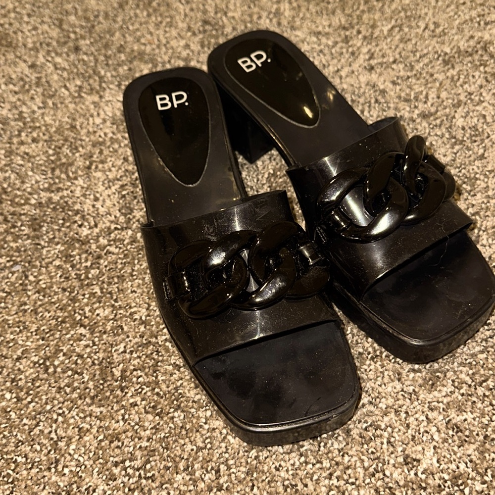 Black wedge heels